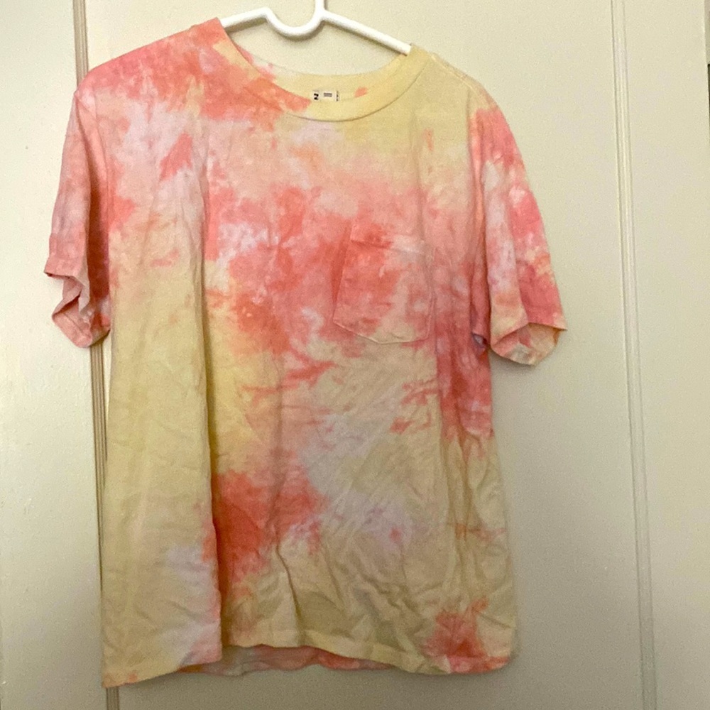 Billabong pink and yellow short sleeve size: L